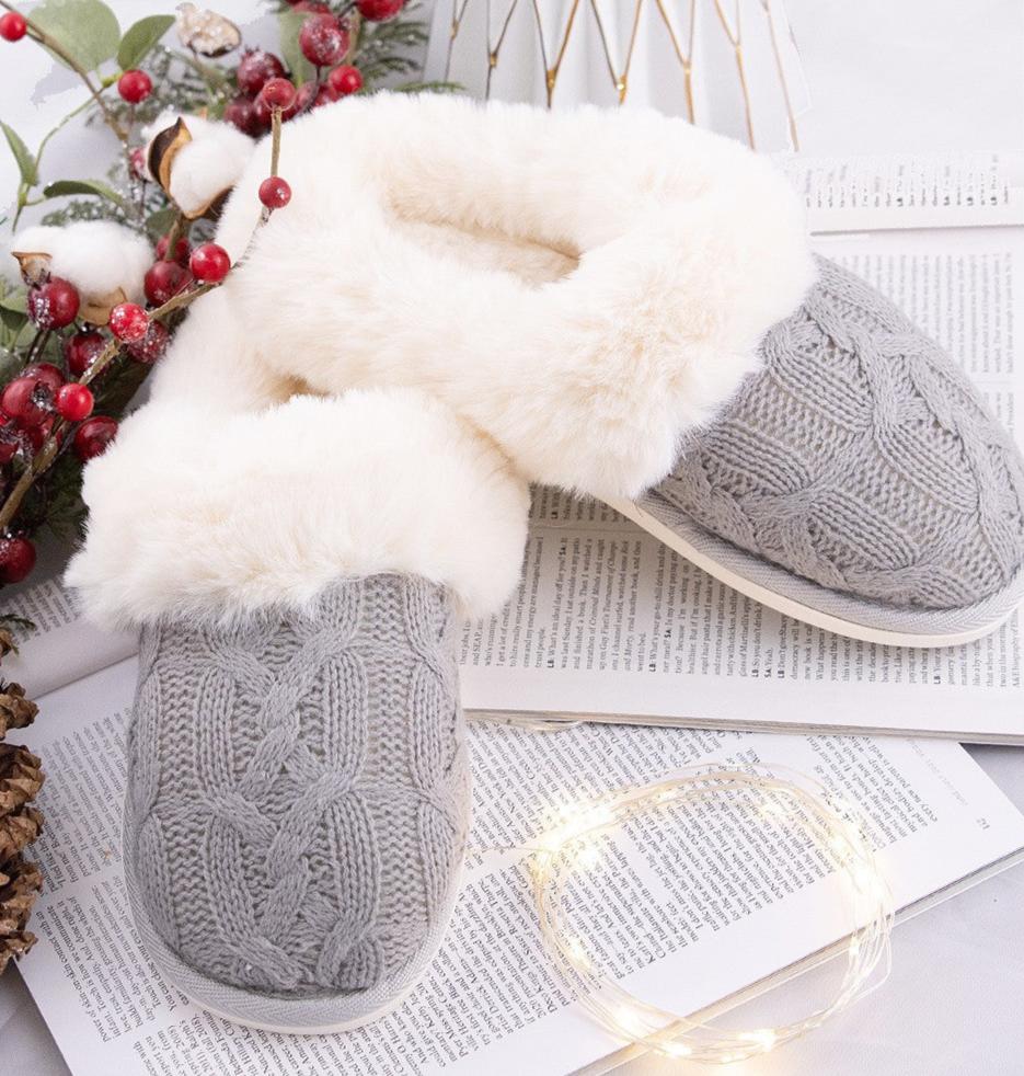 Sweater knitted slippers with faux fur