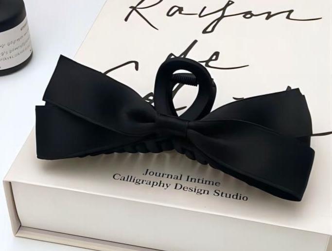 Silk smaller bow ribbon claw clip