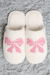 Bow embroidered slippers