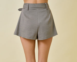 Houndstooth pleated shorts with buckle belt