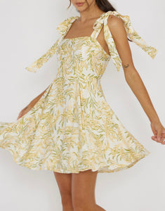Bananas and green grass tie a line dress