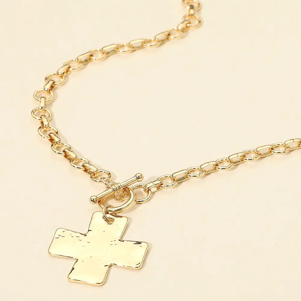 gold chain link with hammered squared toggle