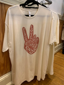 Plus Peace love tee