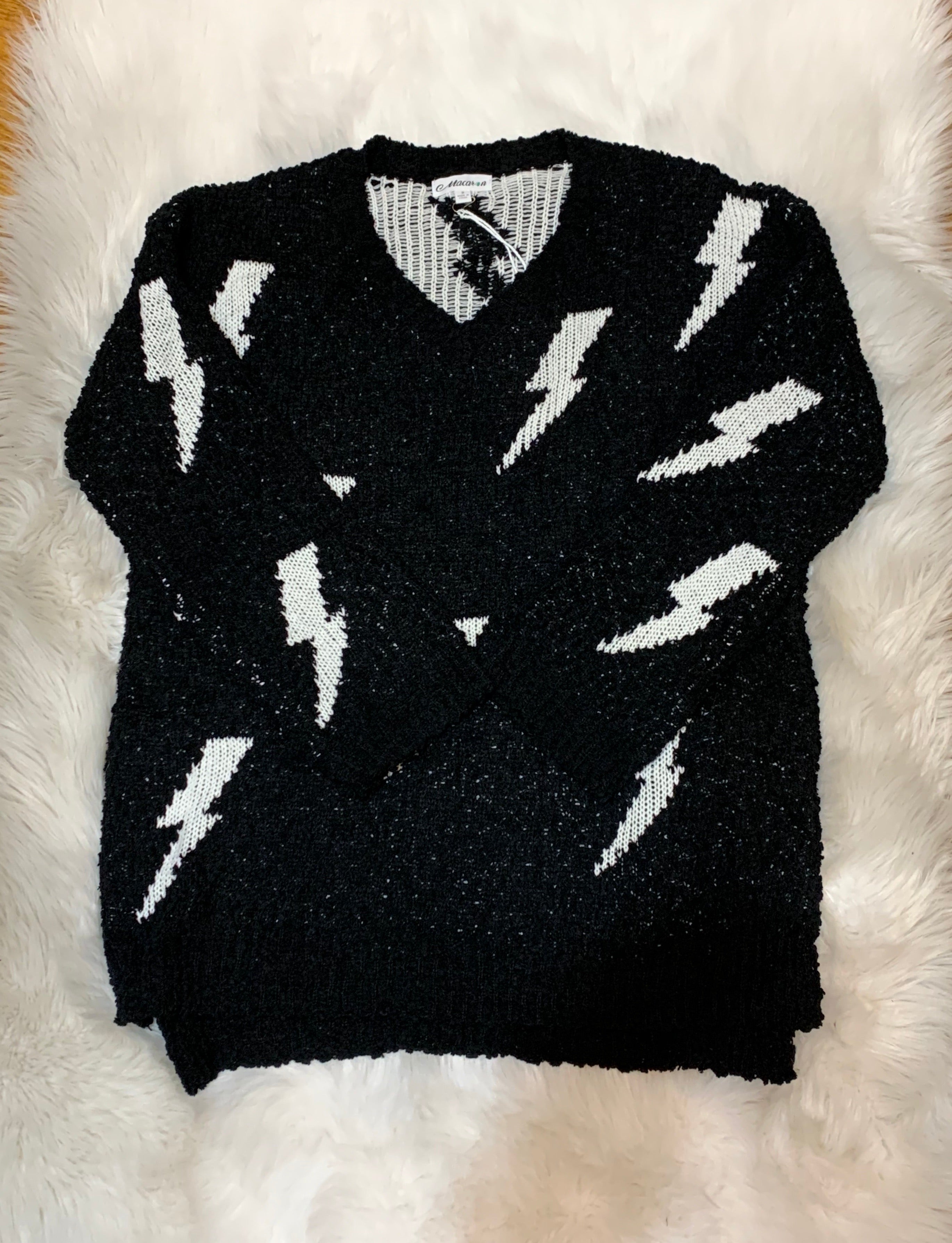 Thick knitted popcorn bolt sweater