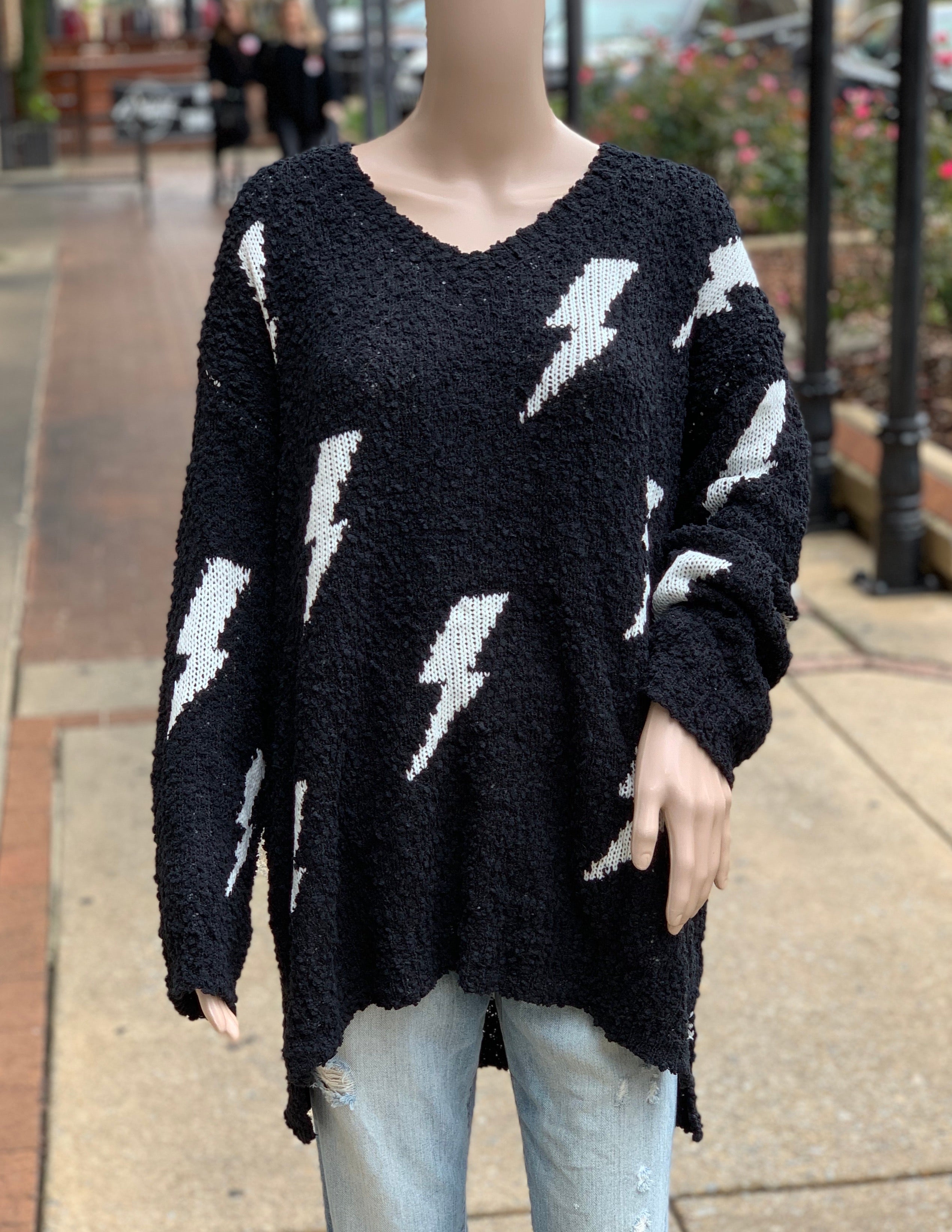 Thick knitted popcorn bolt sweater